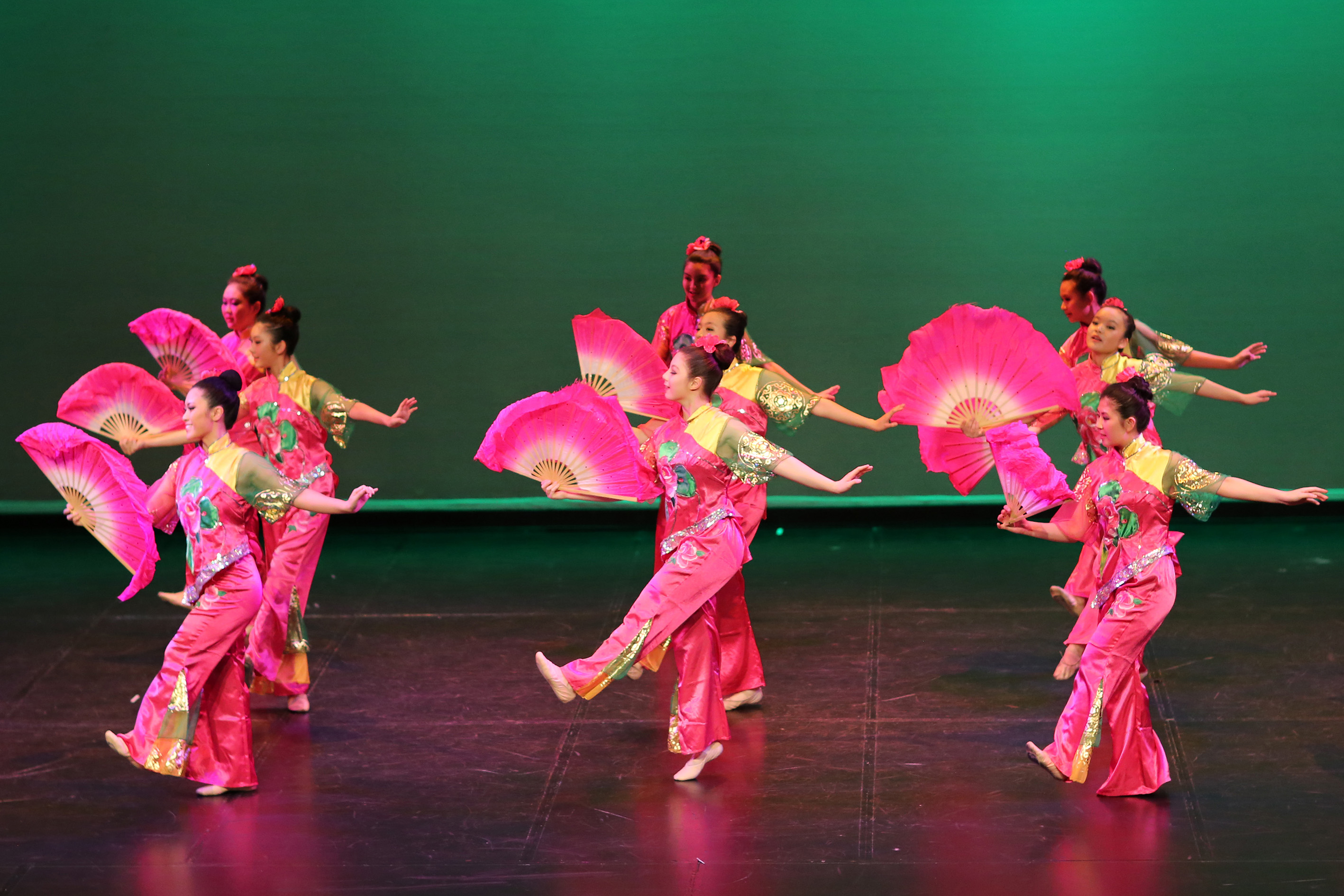 https://www.aryankhabar.com.patliputrahotels.com/public/uploads/images/newsimages/maannewsimage23102021_115552_Chinese-Fan-Dance.jpg